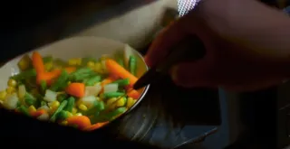 How to steam vegetables in the microwave easily.