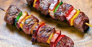 How to cook delicious and easy skewers at home.