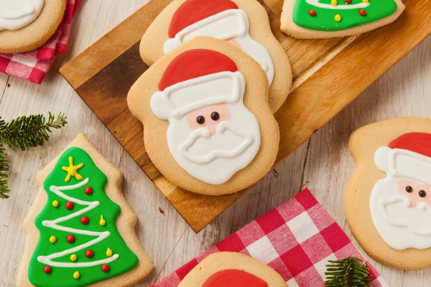 How to easily and creatively decorate sugar cookies.