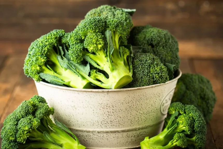 How to enjoy raw broccoli in a delicious way