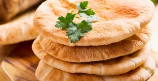 How to enjoy pita bread easily and deliciously.