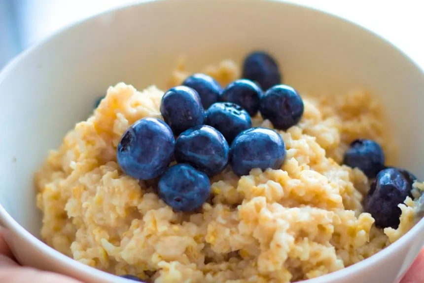 How to make delicious and nutritious oatmeal at home.