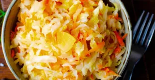 How to make homemade sauerkraut easily and quickly.