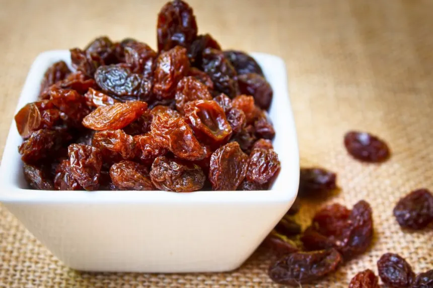 How to make raisins at home easily and quickly.