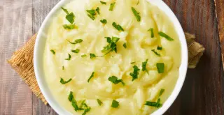 How to prepare a delicious creamy mashed potatoes.