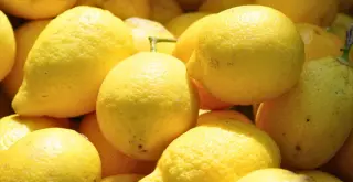 Cómo quitar la cera de los limones fácilmente