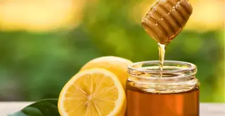 Home remedy for a cold with lemon and honey