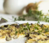 Recipe of French omelet with spinach and pine nuts