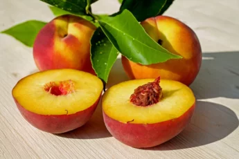Recipe of Drink of non-alcoholic and sugar-free tea and peach