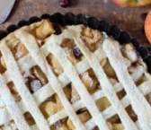 Recipe of Apple pie with custard