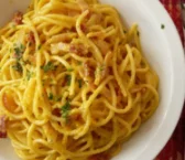 Receita de Espaguete carbonara autêntico