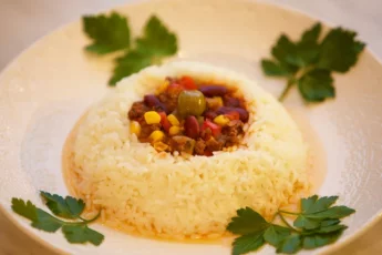 Rezept von Schüssel mit Reis und Hackfleisch mit Gemüse
