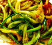 Recipe ng Zucchini spaghetti sa lékué na may tinadtad na itlog