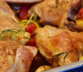 Recette de Samoussas au poulet et sauce tzatziki.