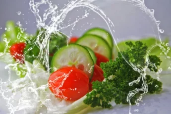 Receta de Ensalada de tomate con tallos de brócoli,