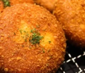Recipe of Round Nicoise rice and cheese croquettes.