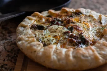 Recipe of Salty pie with quinces, thyme and feta