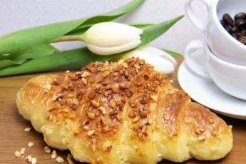 Recipe of Crunchy puff pastry filled with angel hair, sugar and cinnamon