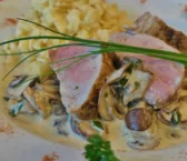 Recipe of Soy pork tenderloin with mushrooms and rice noodles.