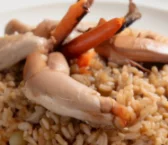 Recipe of Brown rice with rabbit and prawns.