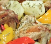Recipe of Wings with potatoes, white wine and garlic with parsley.
