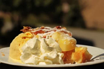 Recette de Dessert aux pommes avec yaourt et abricot