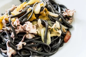Receta de Espaguetis negros a la marinera