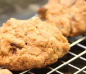 Recipe ng Walang gluten na oatmeal at banana cookies