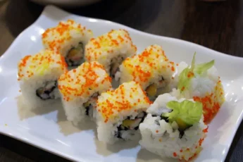 Recipe of Maki sushi with mango