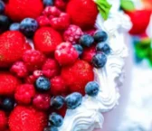Recipe of Cold yogurt and strawberry cake