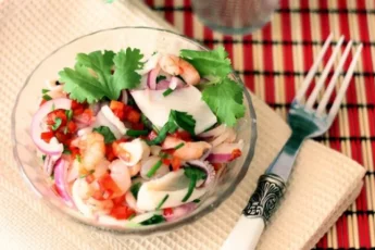 Recipe of Thai squid and shrimp salad