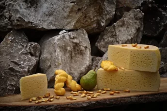 Receta de Brocheta de pera, queso de arzúa y jamón serrano