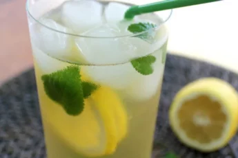 Recipe of Iced tea with mint and lemon