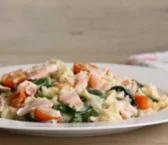 Recipe of Pasta with salmon and spinach