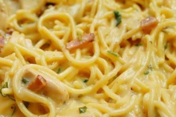 Receta de Espaguetis en salsa de queso y pollo