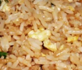 닭고기와 완두콩을 곁들인 중국 쌀 요리 레시피