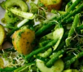 Receita de Salada de feijão verde e batata com pesto