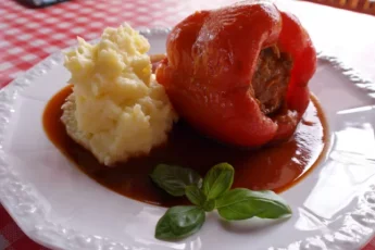 Recipe of Tomatoes stuffed with egg and cheese in the oven