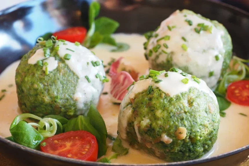 Receta de Albóndigas de calamar y espinacas con salsa de azafrán y cúrcuma