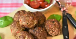 Recipe of Sausage meatballs with cheese.