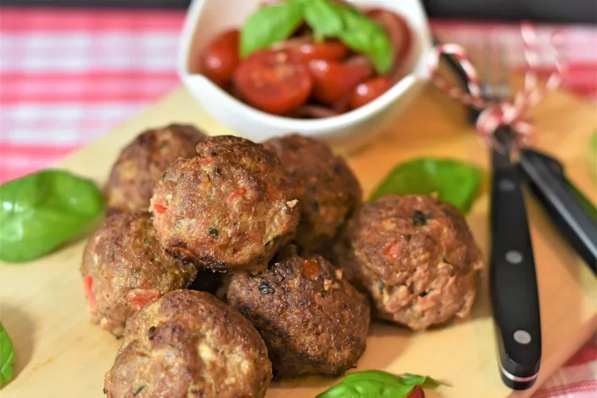 Receta de Albóndigas de carne de salchicha con queso.