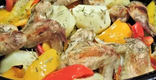 Recipe of Wings with potatoes, white wine and garlic with parsley.