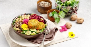 Receta de Bowl de calabaza y zanahoria con verduras y legumbres