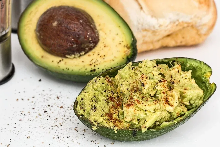 Recipe of Burger with curried pineapple and jalapeño guacamole