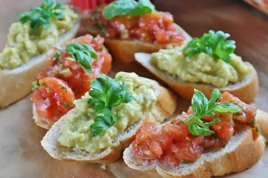 Recipe of Guacamole canapes shaped like a Christmas tree.