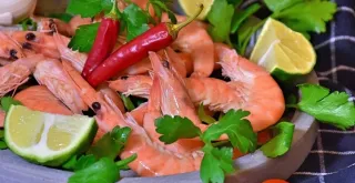 Recipe of Gourmet salad with prawns