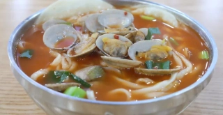 Receta de Fideos con almejas y sepia