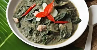 Recipe of Spicy Taro Leaves in Coconut Milk