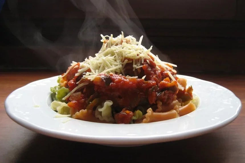 Receta de Macarrones con tomate y rúcula