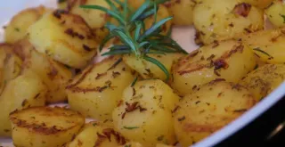 Recipe of Mini roasted potatoes with dressing